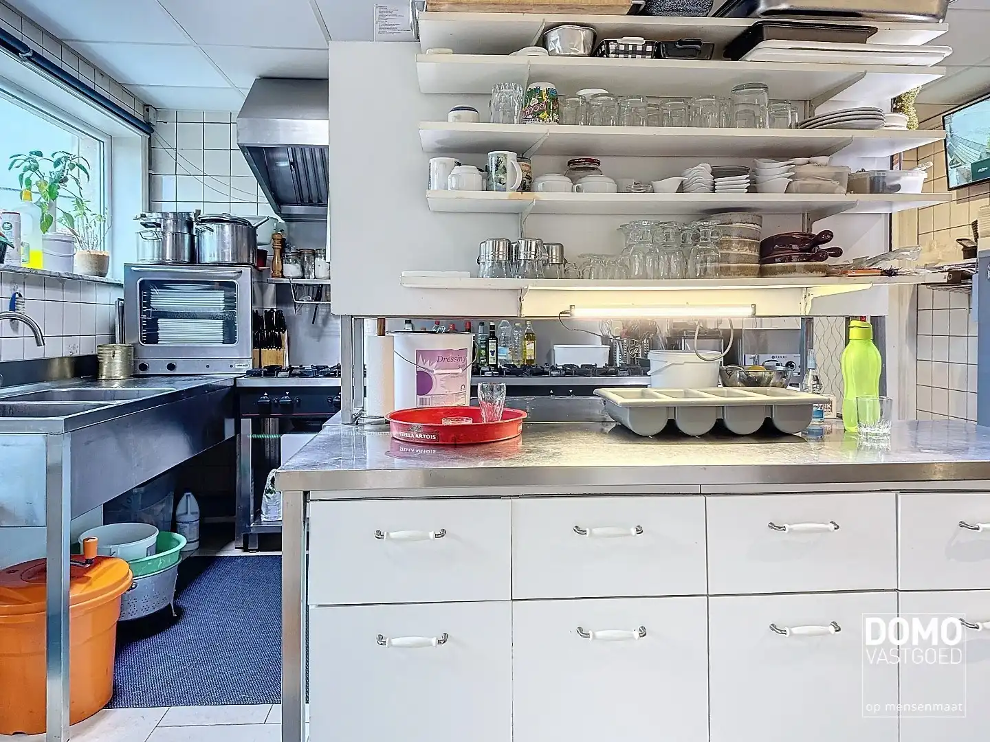 TE HUUR - GOED DRAAIEND RESTAURANT MET FRITUURZAAK EN WOONST foto 16