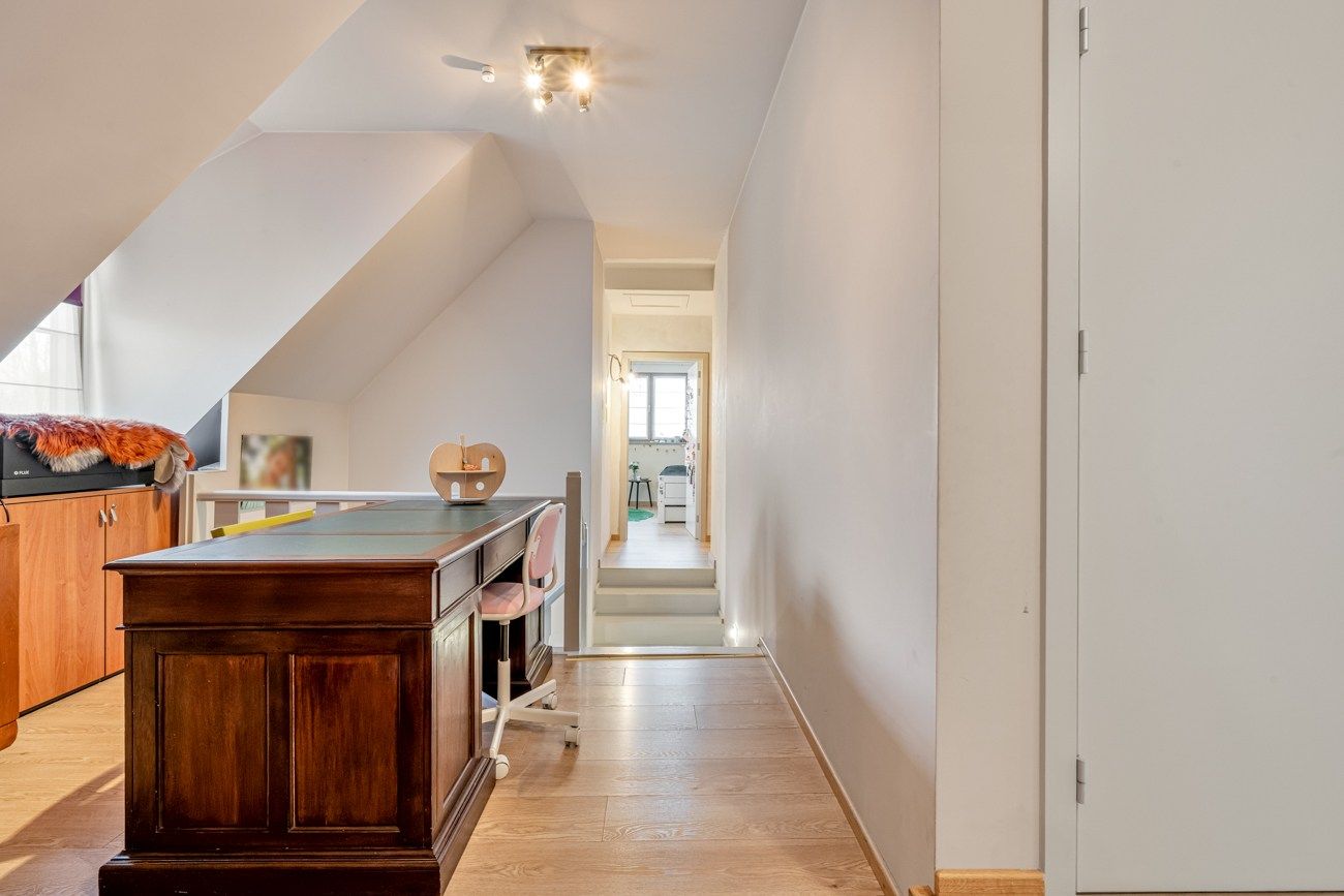 Instapklare open bebouwing met 4 slaapkamers en 2 badkamers foto 17