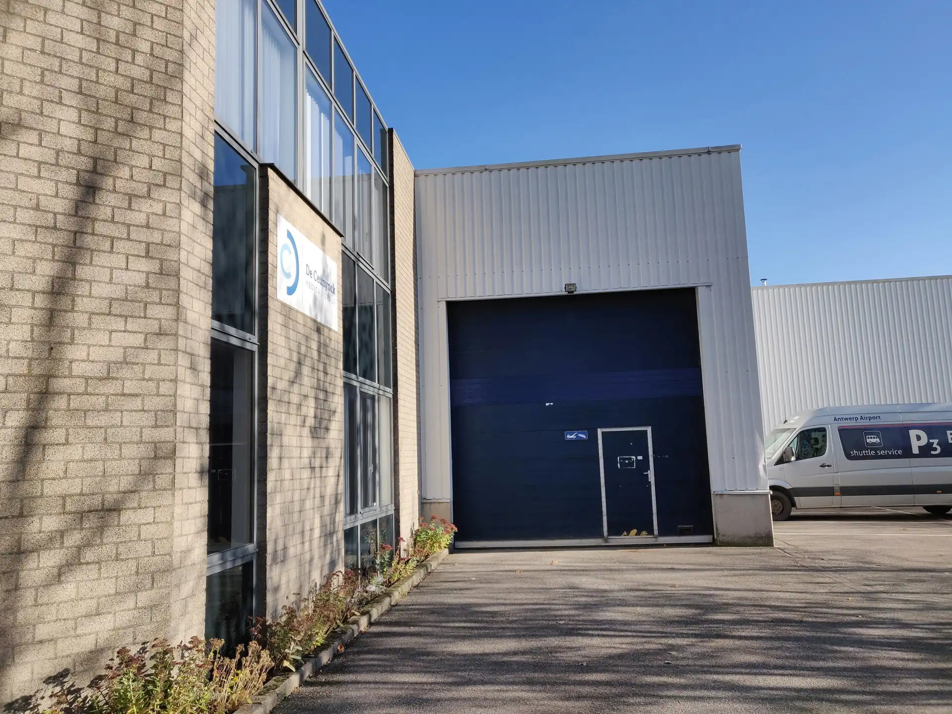 Bedrijfsunit te huur op centrale locatie in Aartselaar foto 2