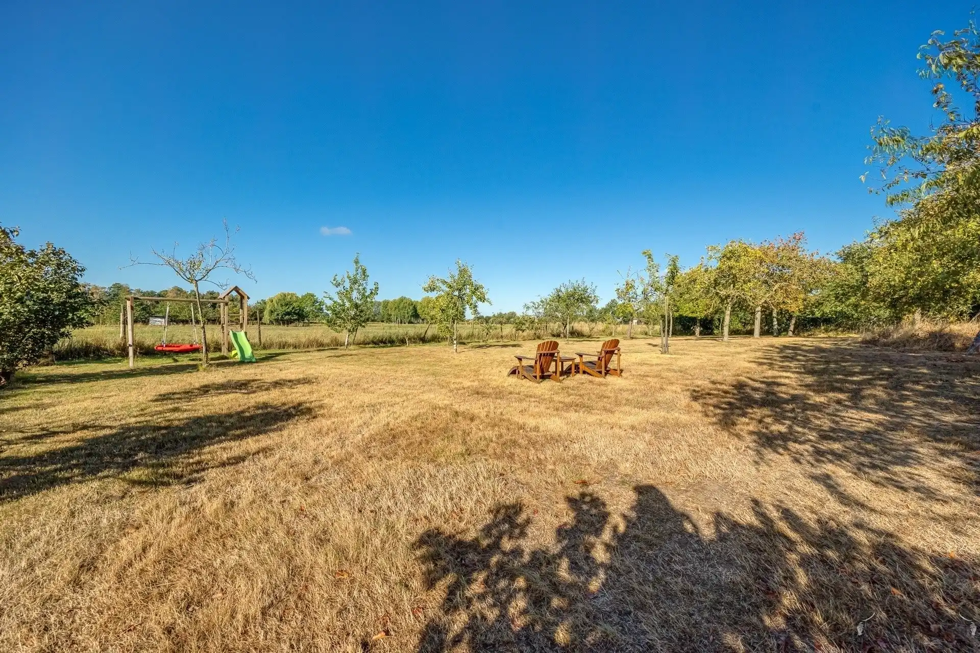 Landelijk gelegen open bebouwing met bijgebouw & grote tuin foto 4