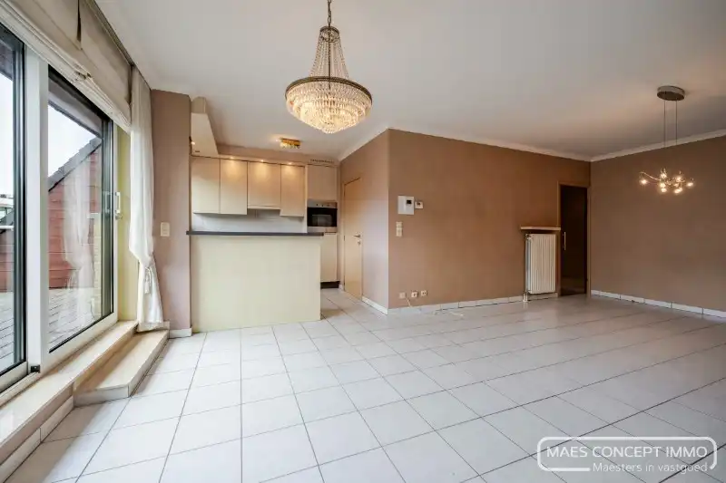 Op te frissen appartement met 2 slaapkamers & 2 ruime terrassen in het hart van Roeselare foto 3