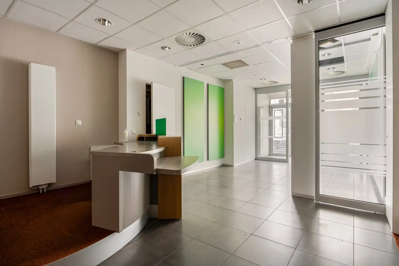 Uitzonderlijk handelspand in het centrum van Neeroeteren foto 3