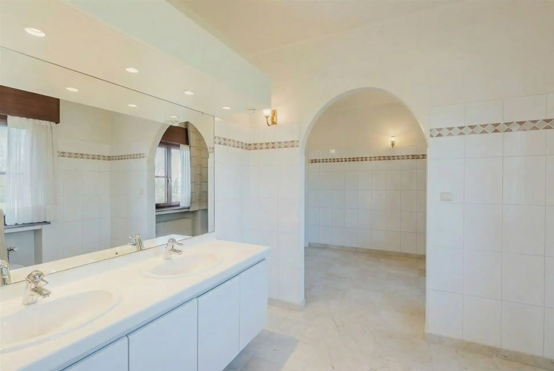 Ruime villa op mooi perceel! foto 14