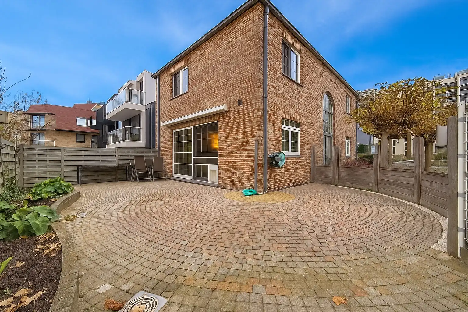 Ruime villa nabij de Zeedijk en het strand foto 3