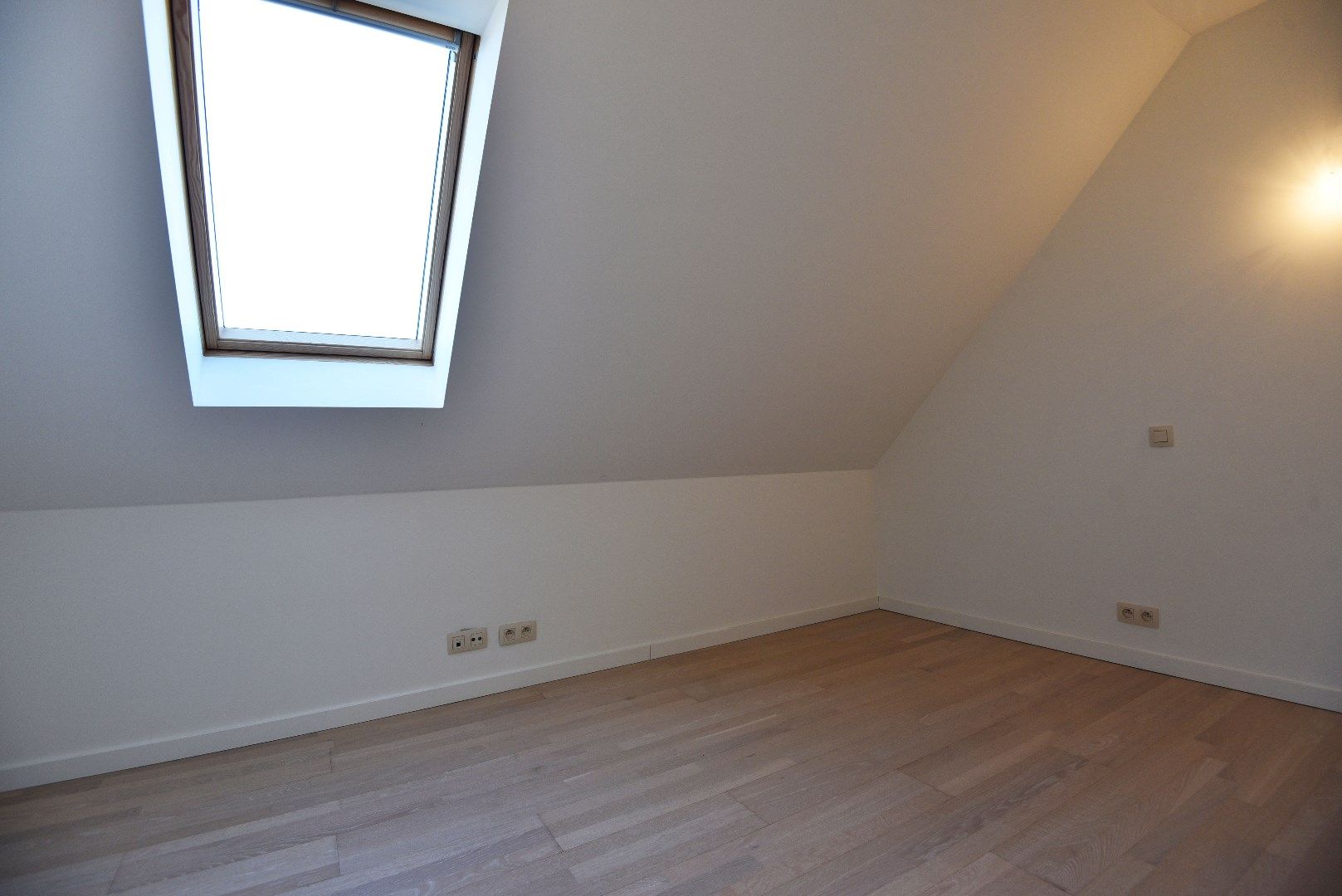 Duplex appartement met 3 slaapkamers en balkon te Adegem Dorp. foto 9