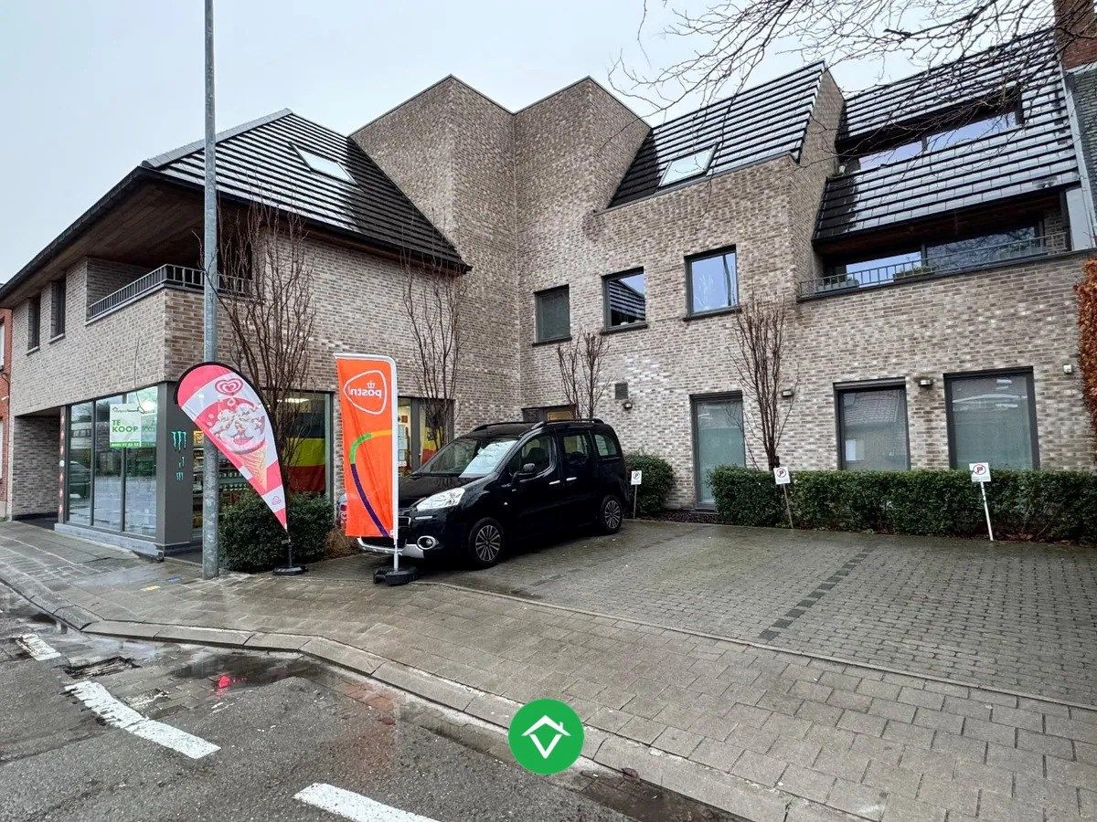 Centraal gelegen handelsruimte met 3 autostandplaatsen te Izegem foto 6