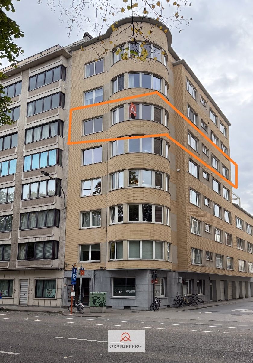 Exclusief en ruim appartement (143  m²)  met zicht op het park foto {{pictureIndex}}