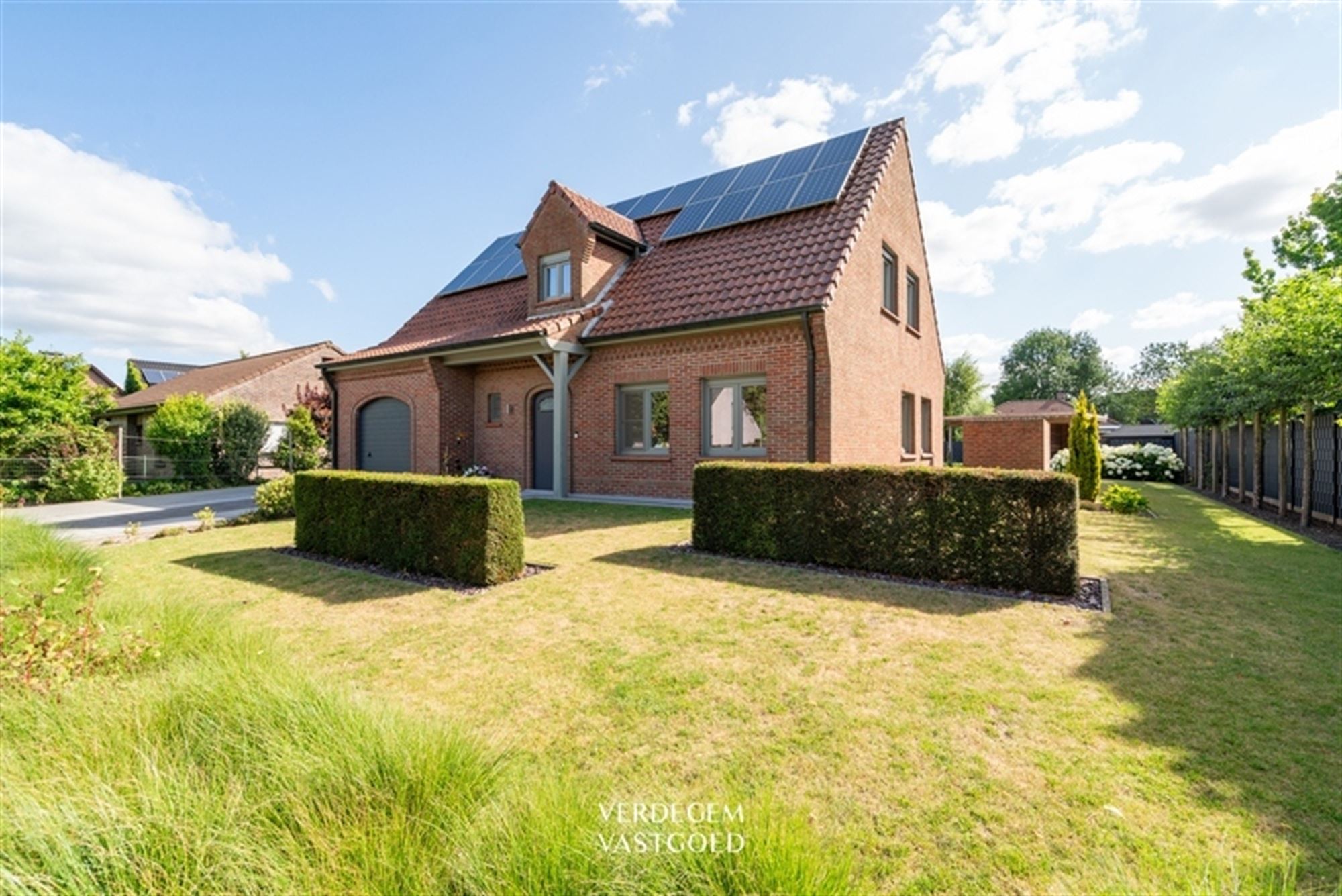 Prachtige villawoning in landelijke stijl met 3 slaapkamers, 3 garages en geniettuin foto 26