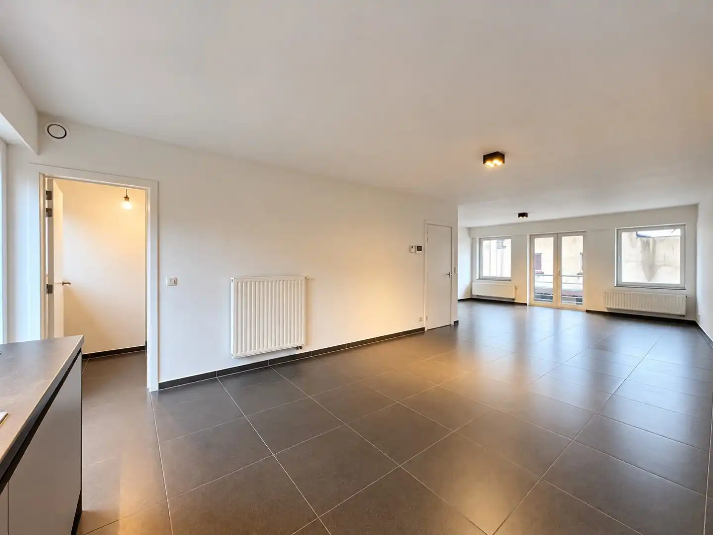 Ruim en instapklaar duplexappartement met 3 slaapkamers en garage in hartje Waarschoot foto 2