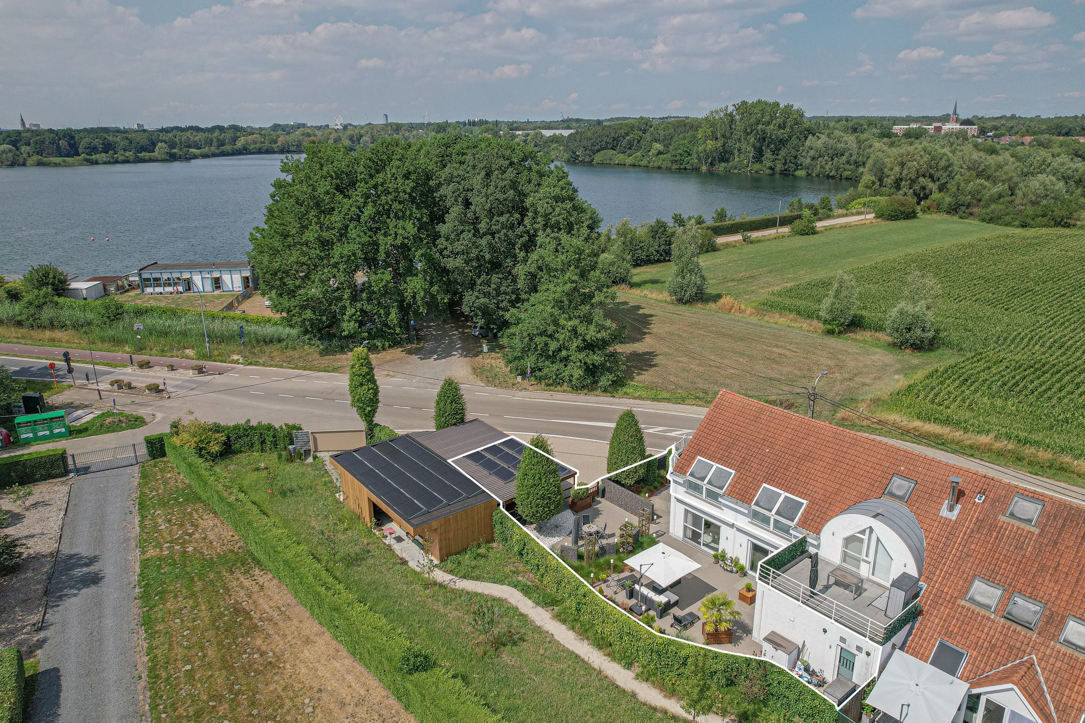 Prachtig gelijkvloers appartement met tuin & dubbele carport foto 4