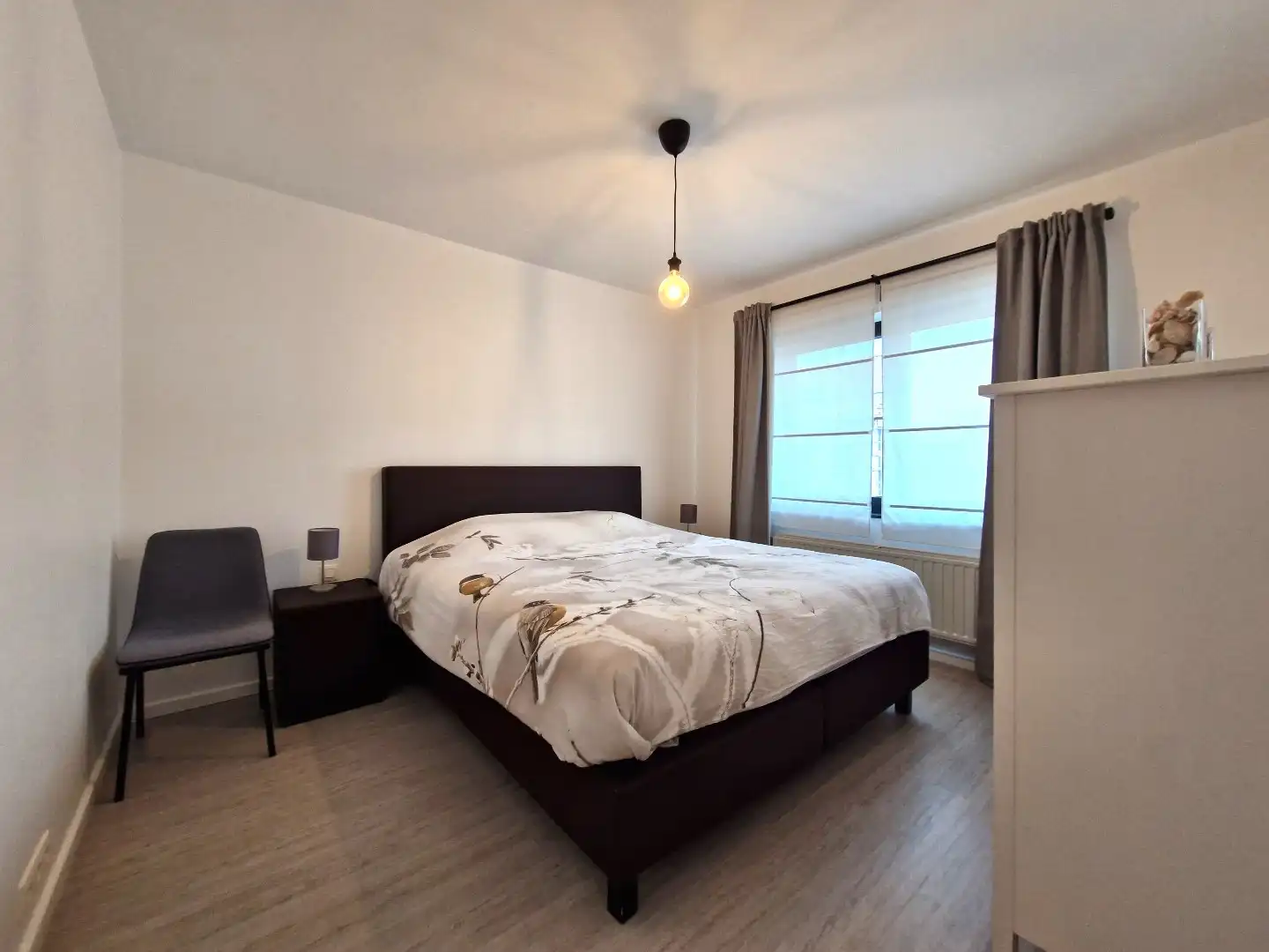 Knap gerenoveerde woning met uitzonderlijk lichtinval in het hartje van Heist foto 17