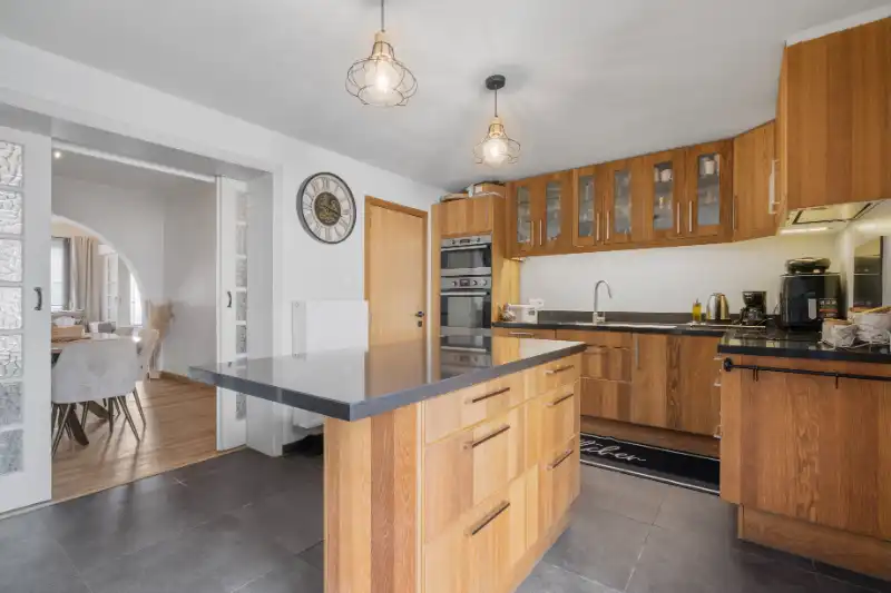 Instapklare woning met 3 slpkmrs op 282m² foto 9