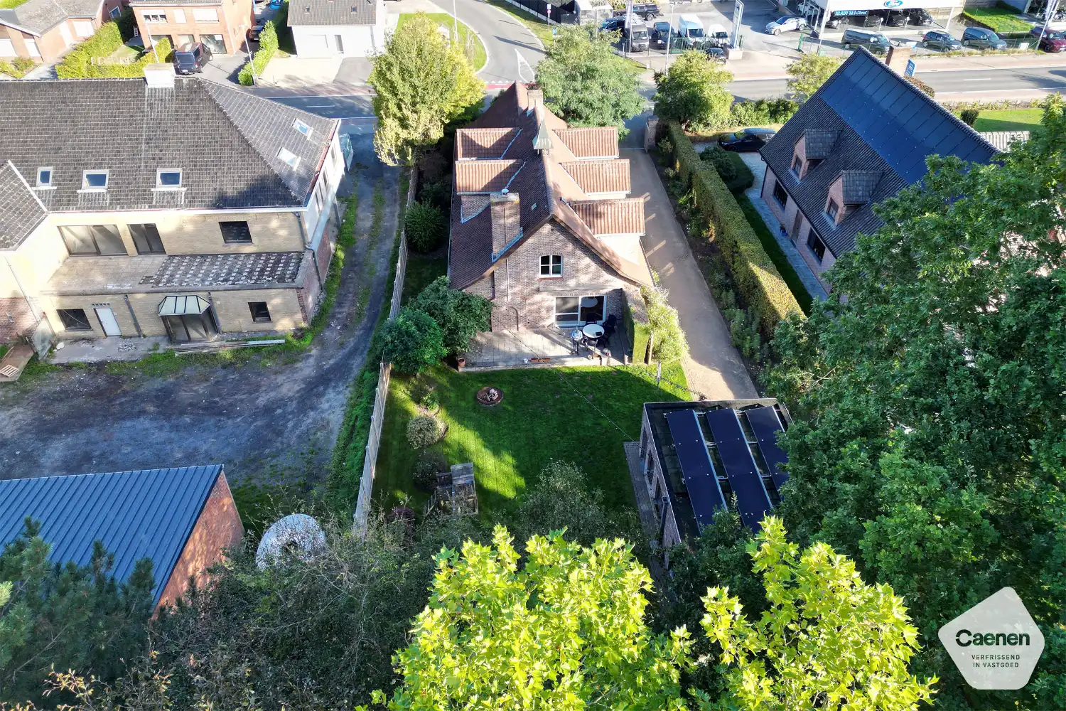 Prachtige smaakvolle gerenoveerde villa met uniek bijgebouw op een perceel van 2021m²  en 5 slaapkamers. foto 27