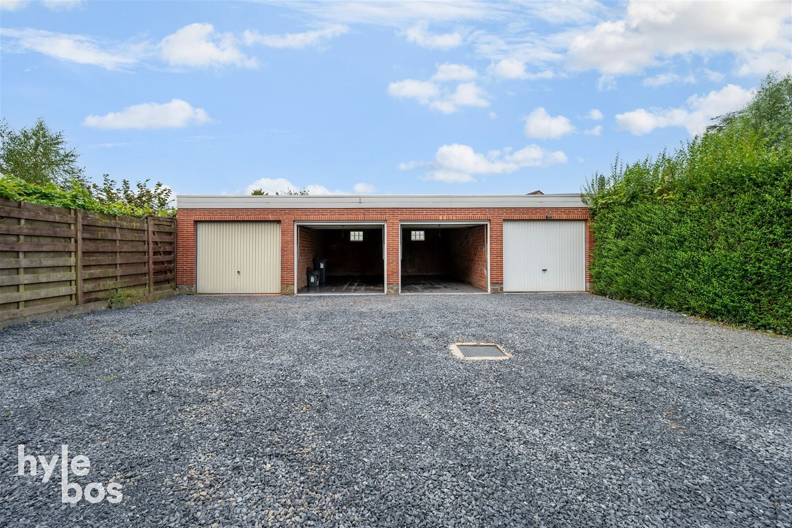 Gerenoveerd appartement met garage in gezellige woonwijk foto 18