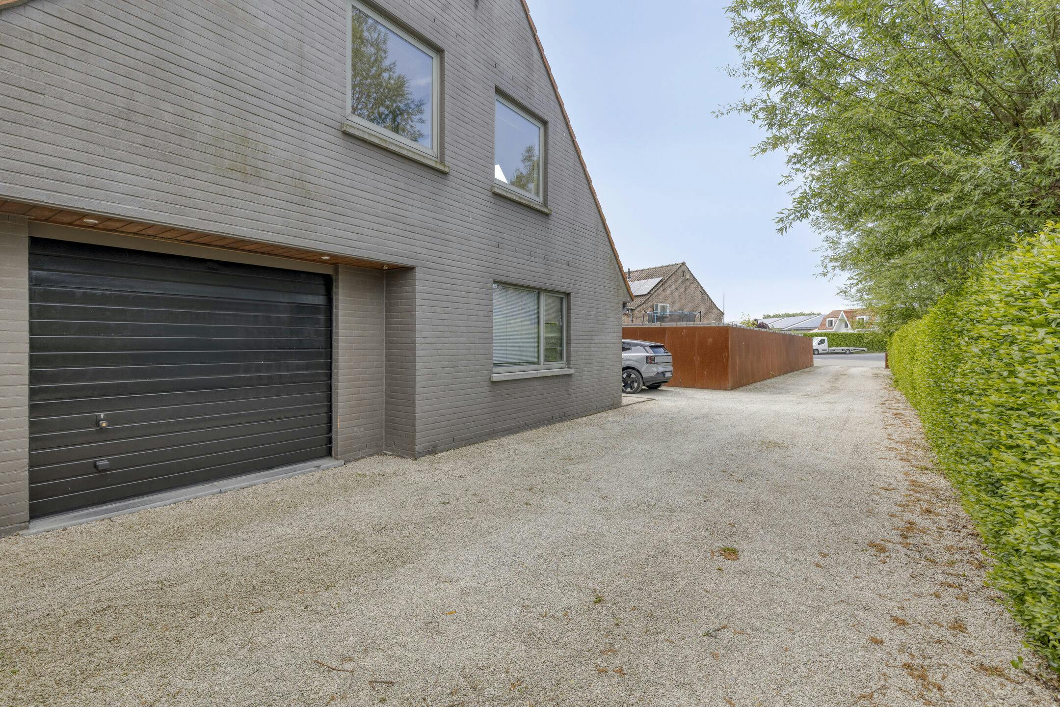 Villa met praktijkruimte op ruim perceel te koop te Brugge foto 7