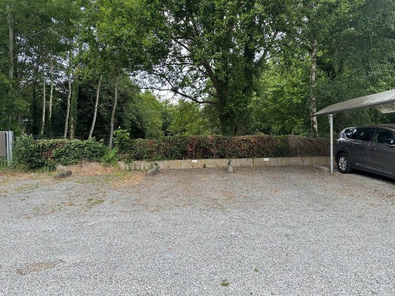 --- NIEUW --- Prachtig gelegen 2-slaapkamerappartement met 2 autostaanplaatsen, terras én tuin! foto 9