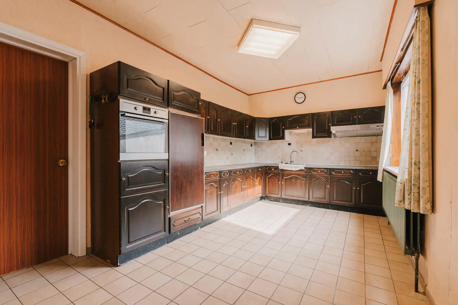 Karaktervolle woning met veel potentieel op toplocatie foto 9