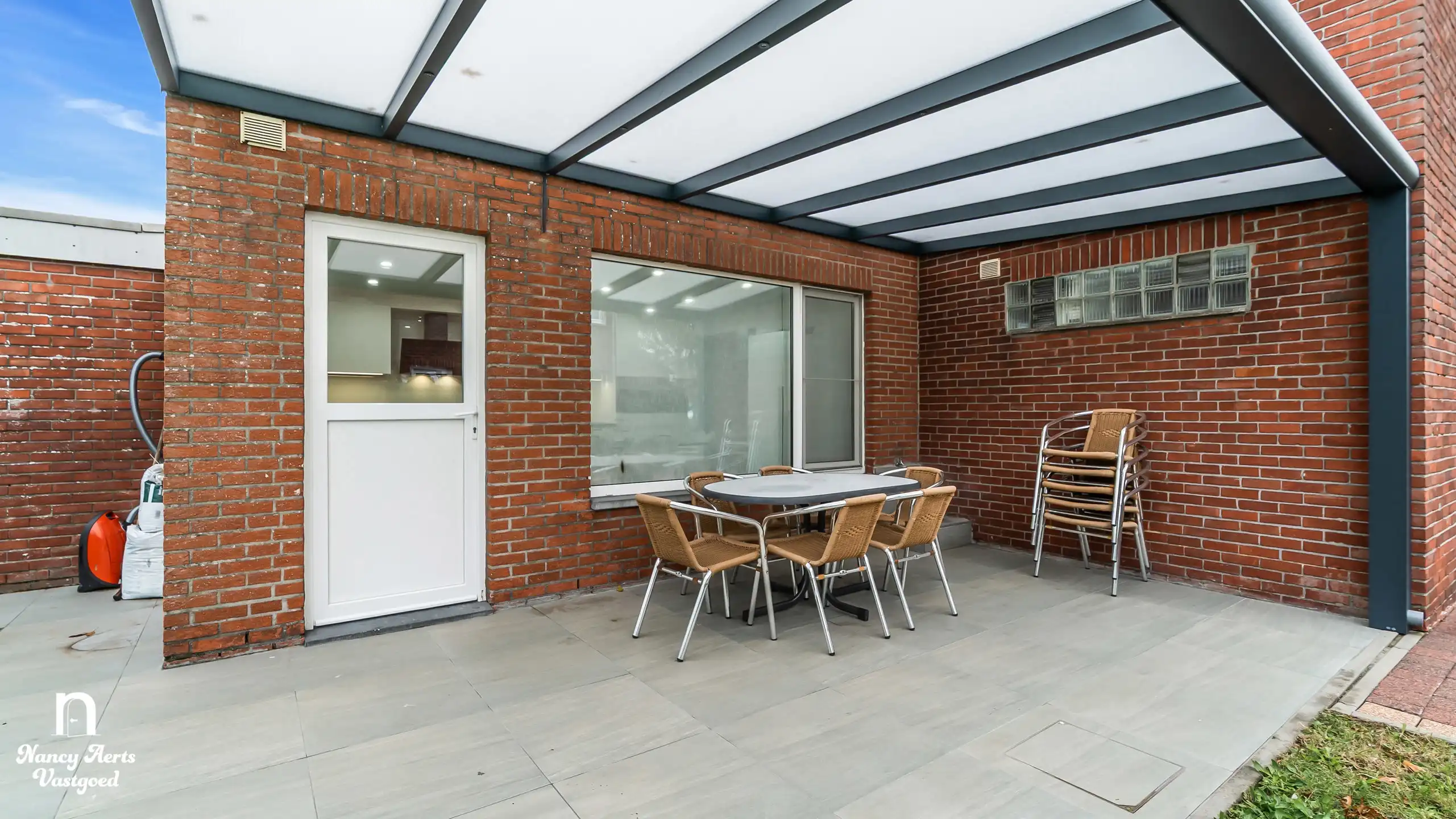 Gerenoveerde woning met 4 slaapkamers, tuin en leefkeuken foto 4
