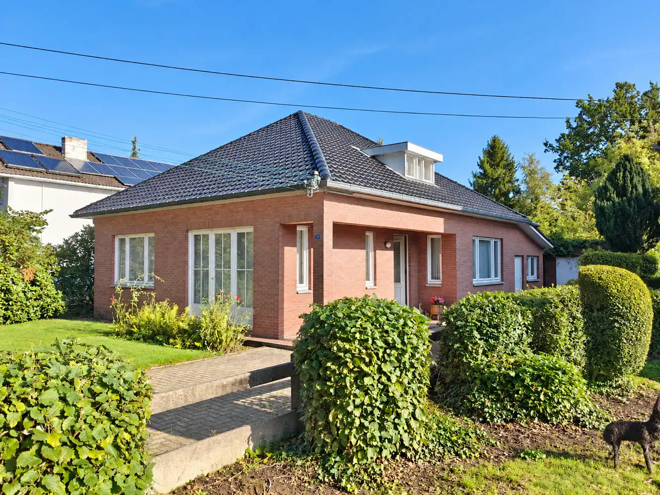 Charmante, te renoveren woning met veel potentieel gelegen in het prachtige Neerharen foto 2