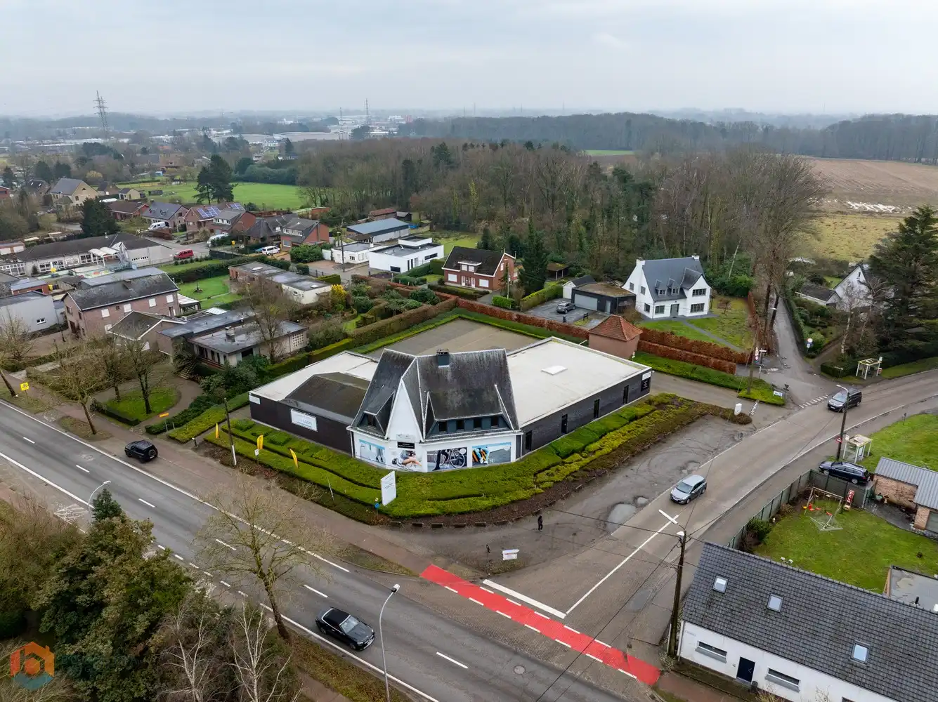 Handelspand op toplocatie met grote visibiliteit en veelzijdige mogelijkheden (1030m2) foto 4
