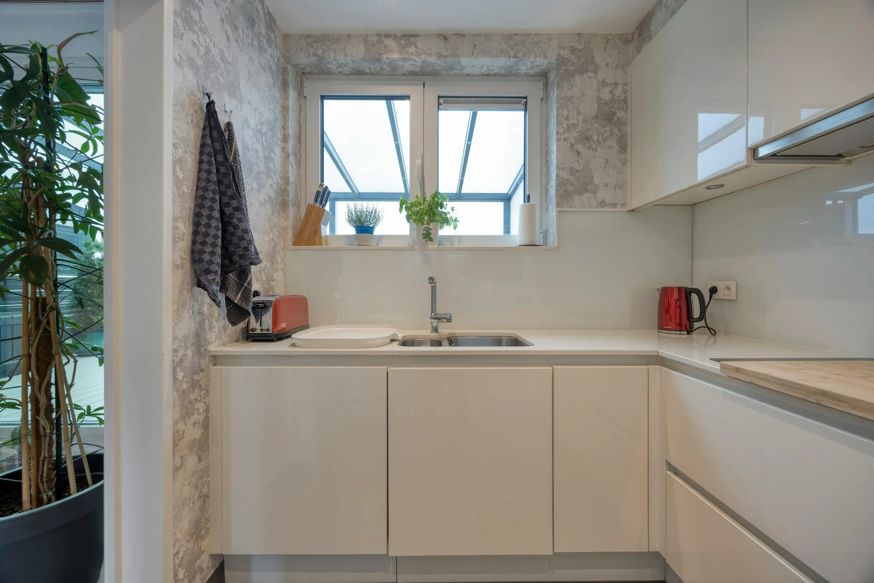 Lichtrijke en energiezuinige woning te koop in Ekeren foto 12