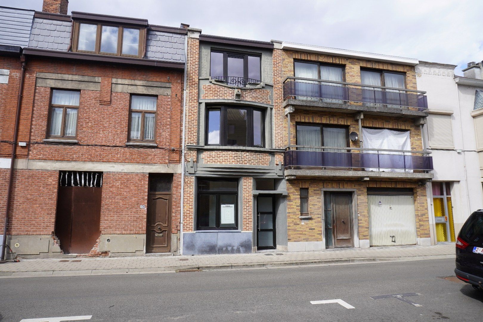 Gerenoveerde rijwoning in Lokeren, centrum. foto {{pictureIndex}}