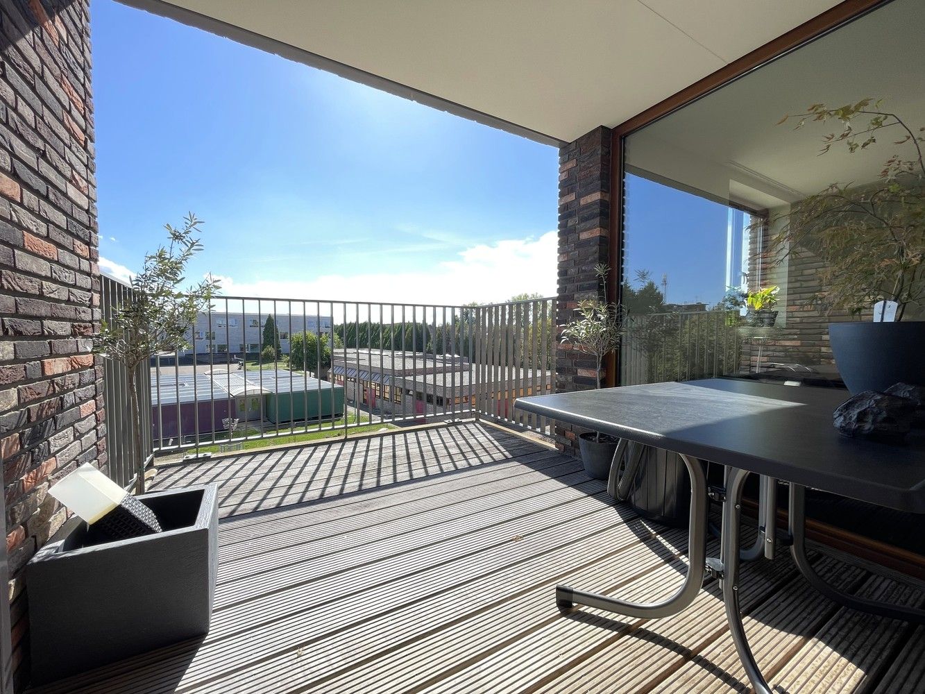 Net appartement met 2 slaapkamers, terras en autostaanplaats foto 6