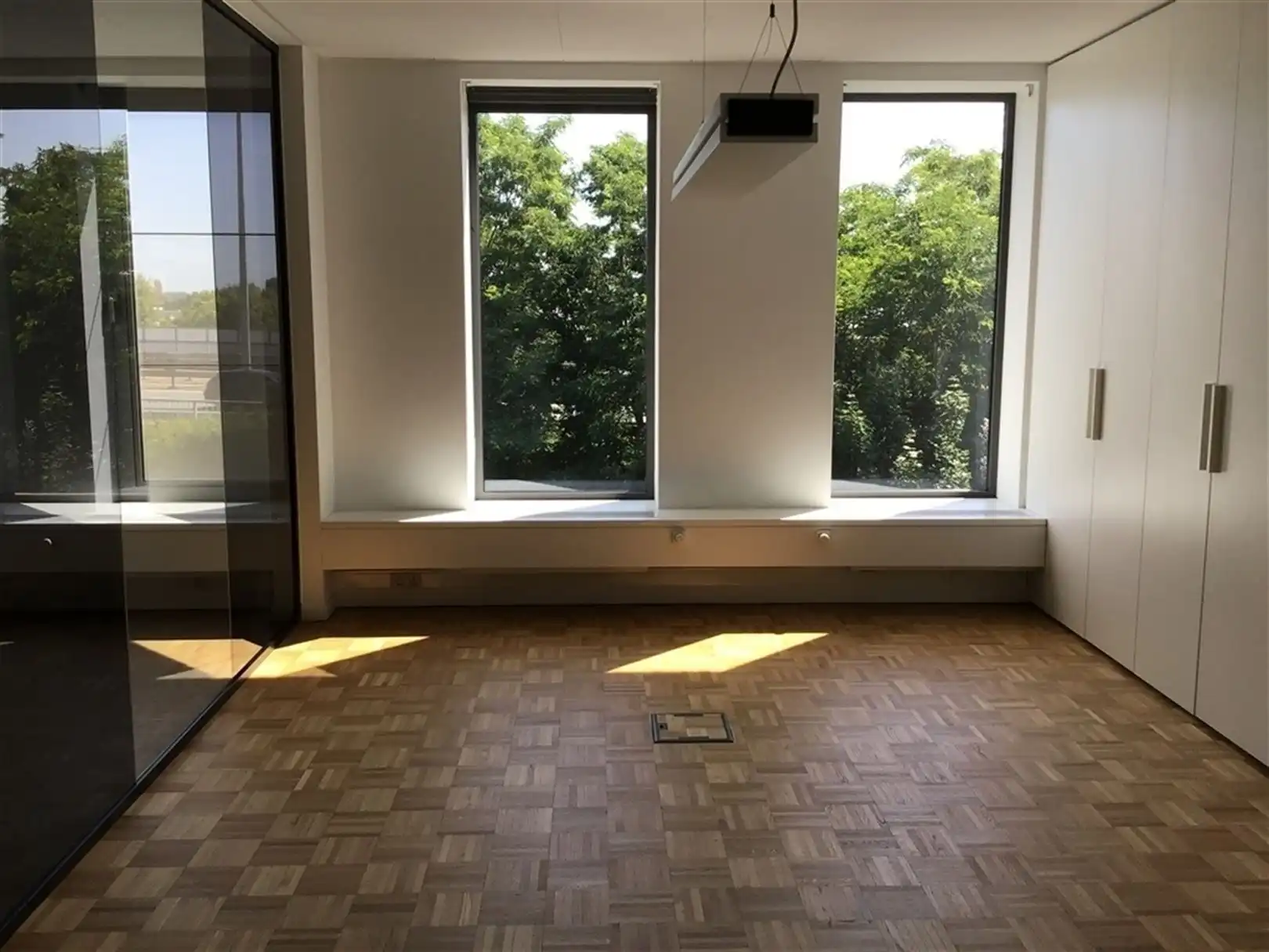 Instapklare kantoren in Zele met ruime parking foto 18