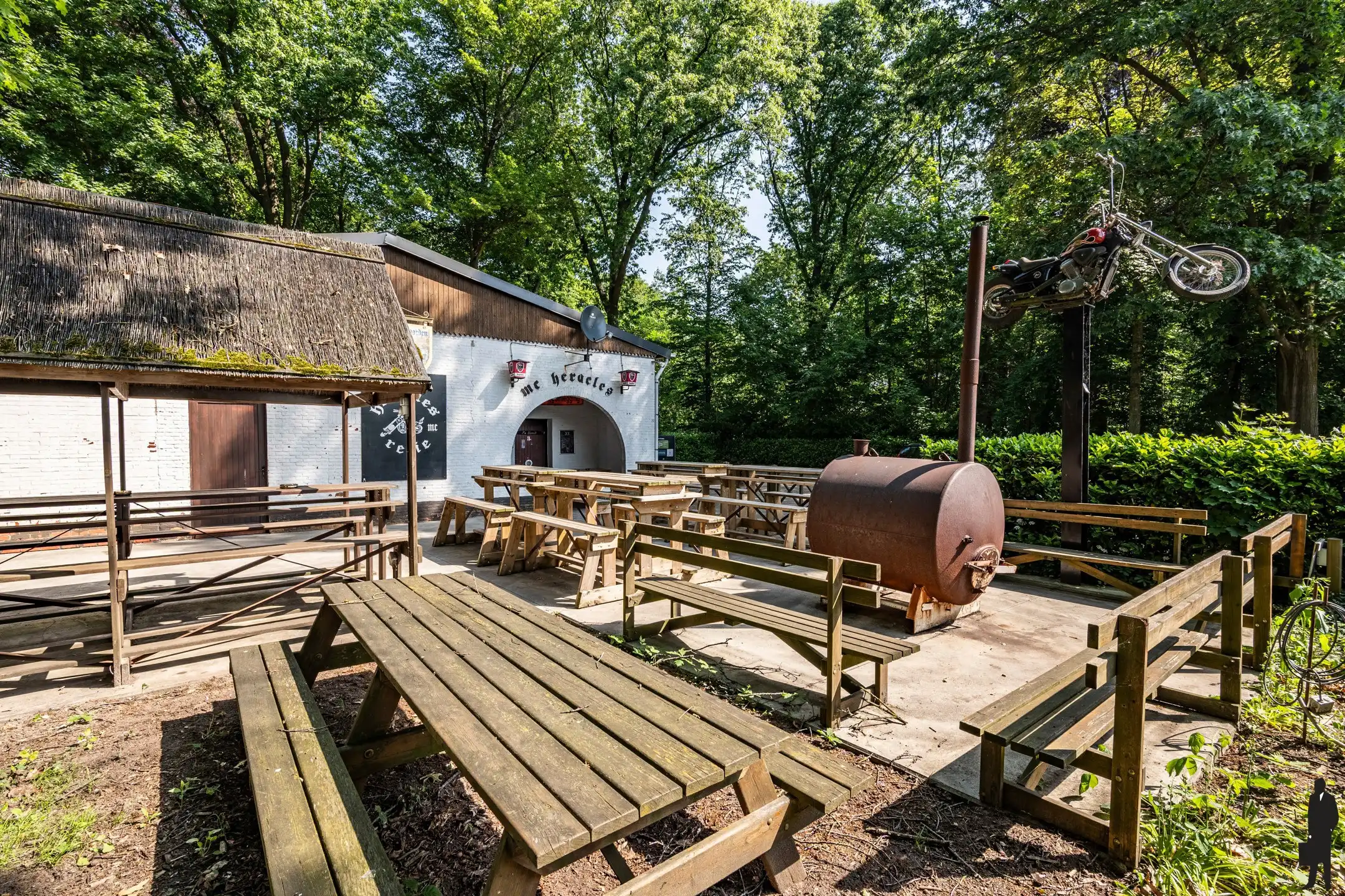 Clubgebouw-chalet 'Heracles' op groen perceel van 3.000m²  foto 15