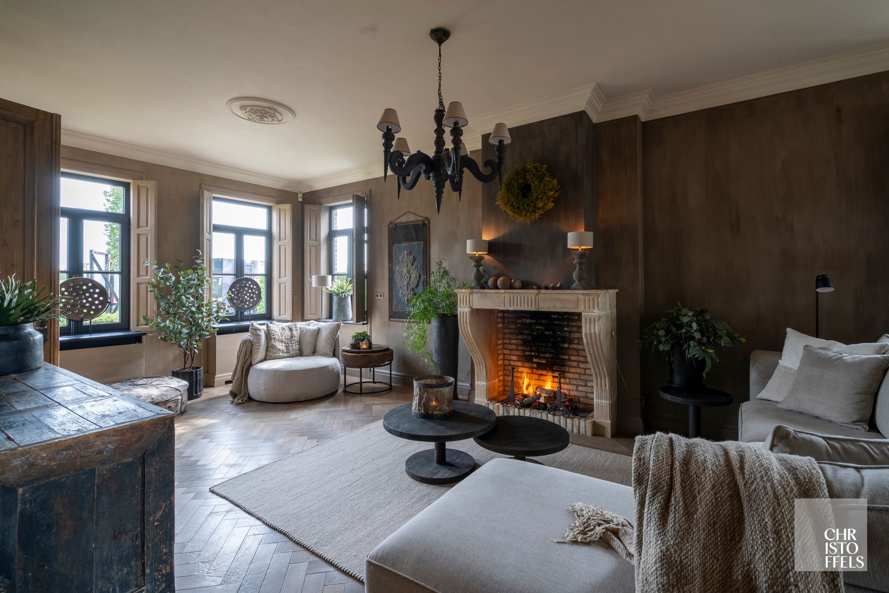 Stijlvolle herenvilla van 533 m² met zwembad, wintertuin en gastenverblijf nabij de Nederlandse grens! foto 6