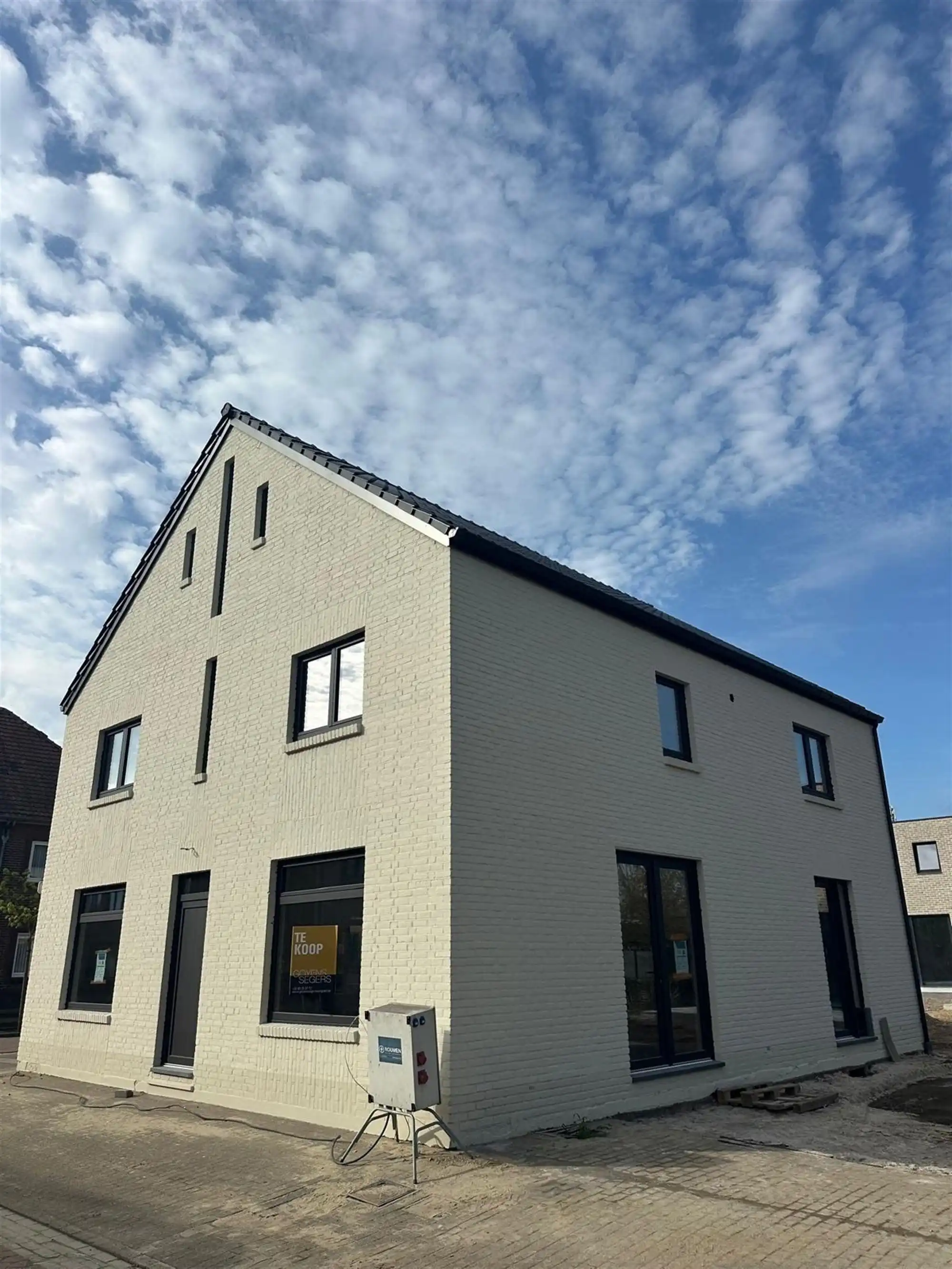 Ruime casco-woning op een rustige locatie in Voorshoven! foto 2