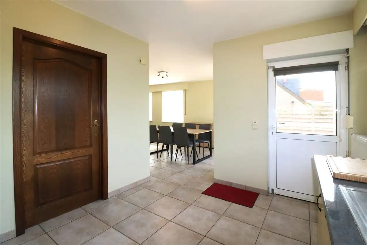 Gusting gelegen woning met 3 slp, garage en tuin foto 9