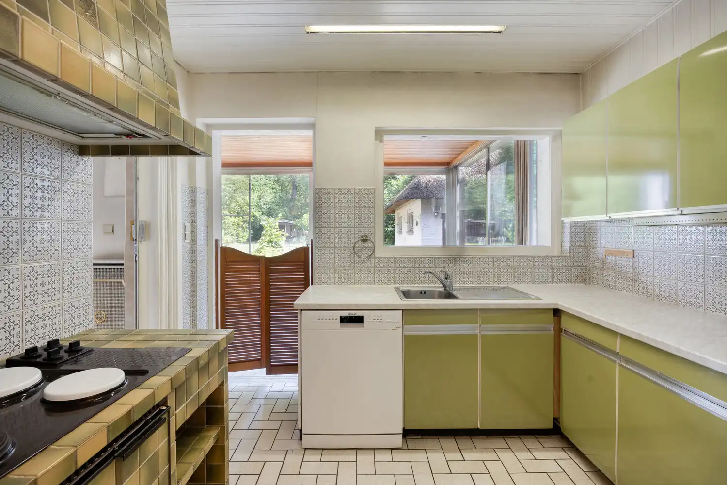 Charmante te renoveren cottagewoning met 3 slaapkamers en garage op 678m2! foto 14