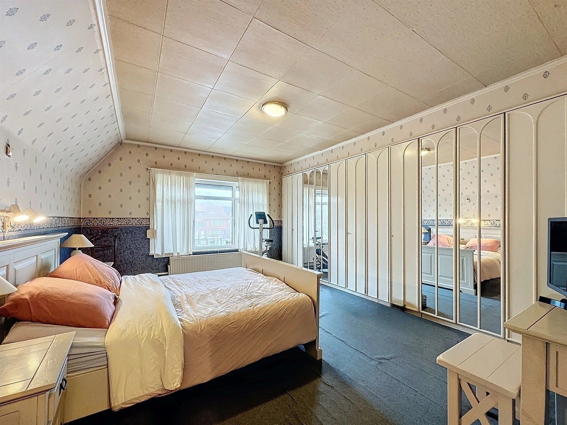 Charmante woning met garage op perceel van 522m² foto 7
