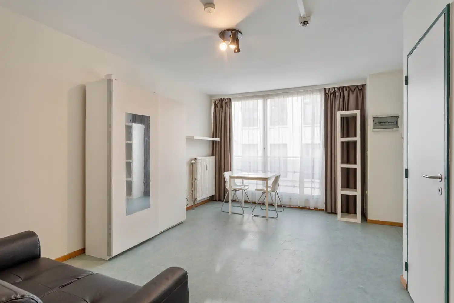 Lichtrijke en gemeubelde studio(22m²) nabij het station te centrum Leuven! foto 3