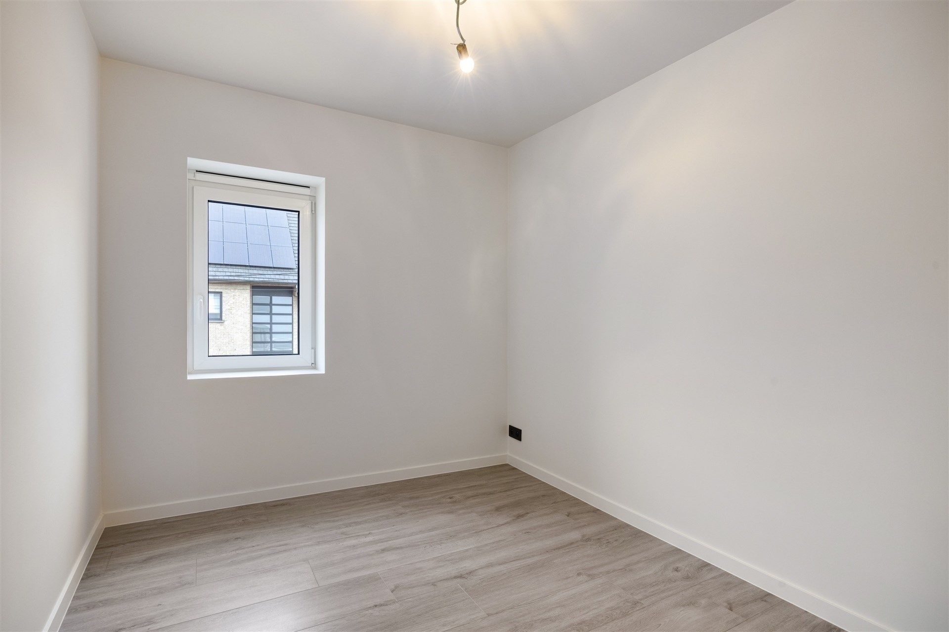 Moderne woning met 4 slaapkamers te Sint-Lievens-Houtem foto 17