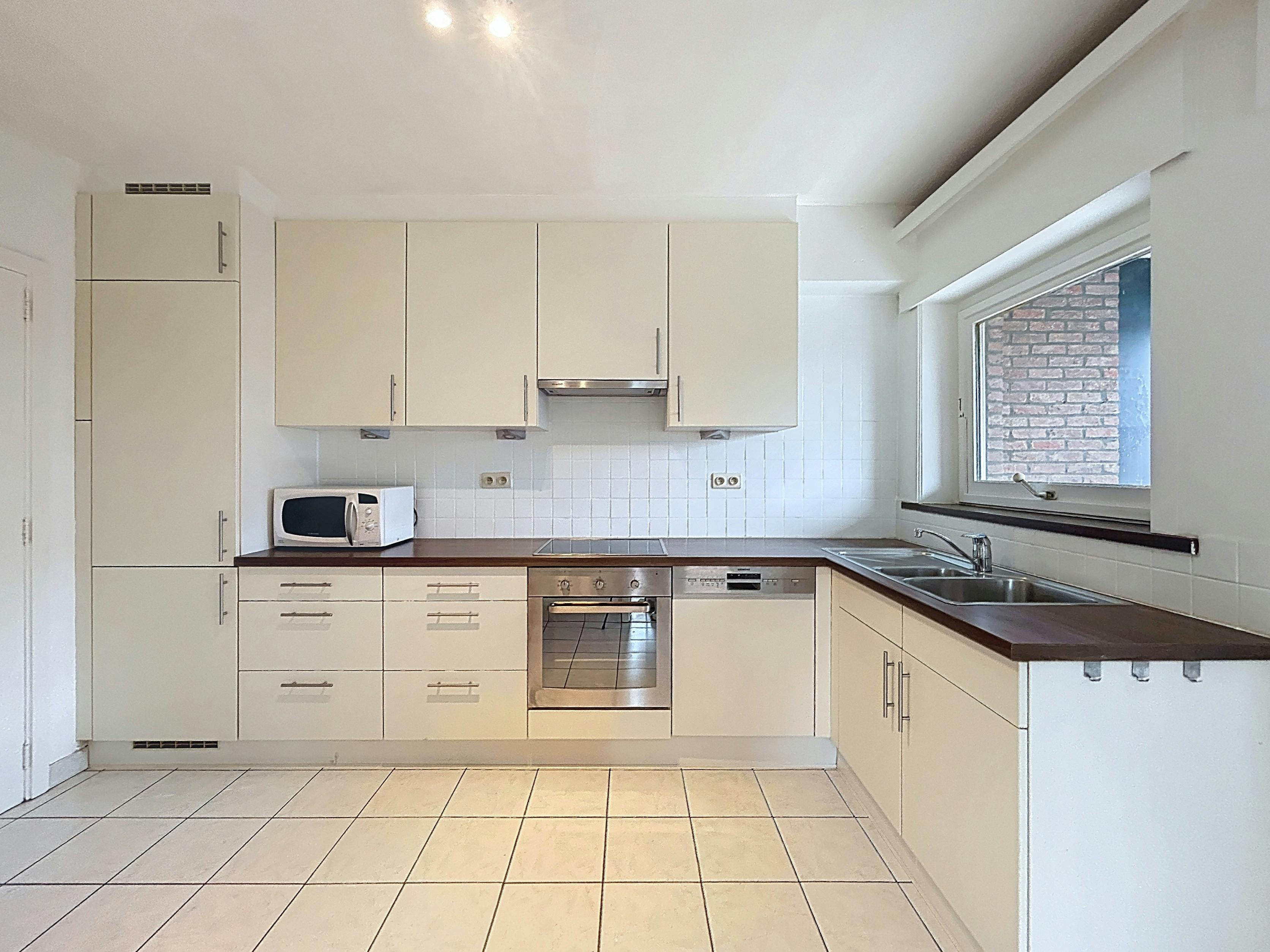 Ruim appartement met 3 kamers te huur in Harelbeke foto 4