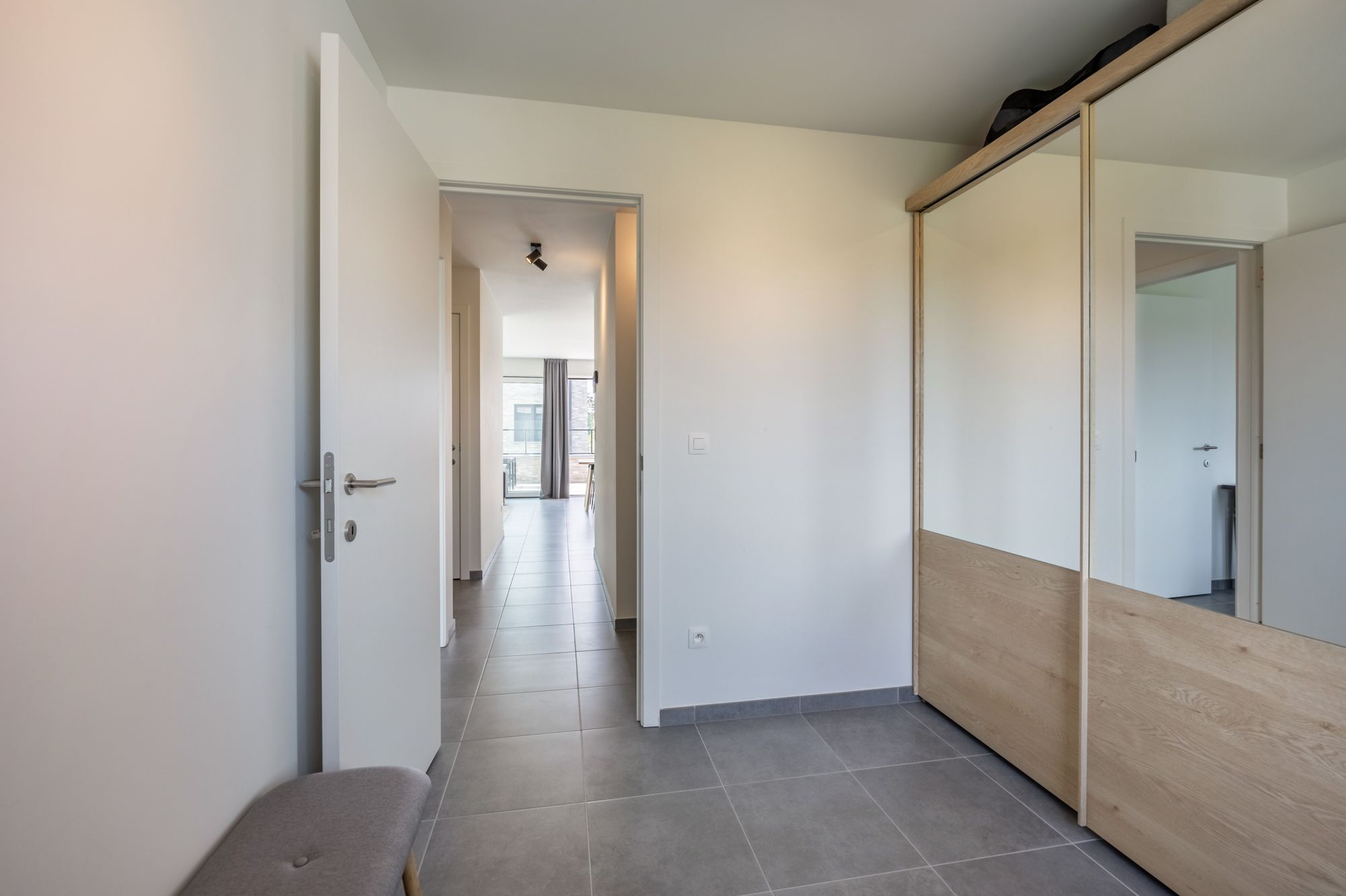 IDEALIS VASTGOED - PRACHTIG  EN LUXUEUS APPARTEMENT MET 2 SLAAPKAMERS, AANGENAME LEEFRUIMTE MET AANSLUITEND TERRAS, CARPORT EN EXTRA BERGRUIMTE foto 20