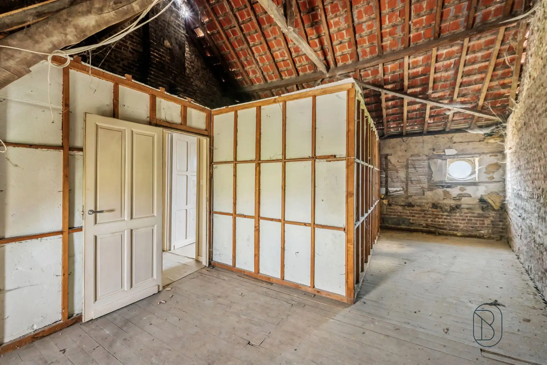 Te renoveren woning met 3 slk, garage en tuin! foto 21