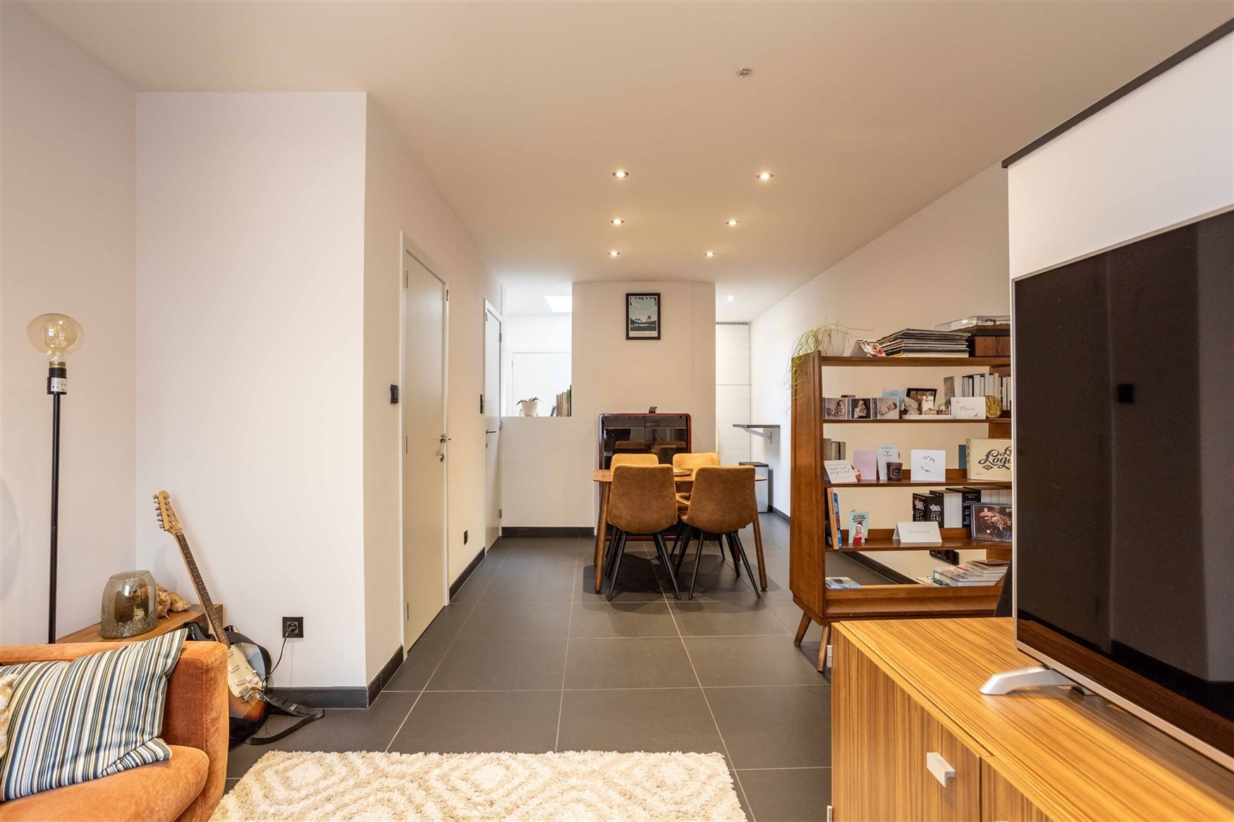 Instapklare woning in hartje Eeklo. foto {{pictureIndex}}