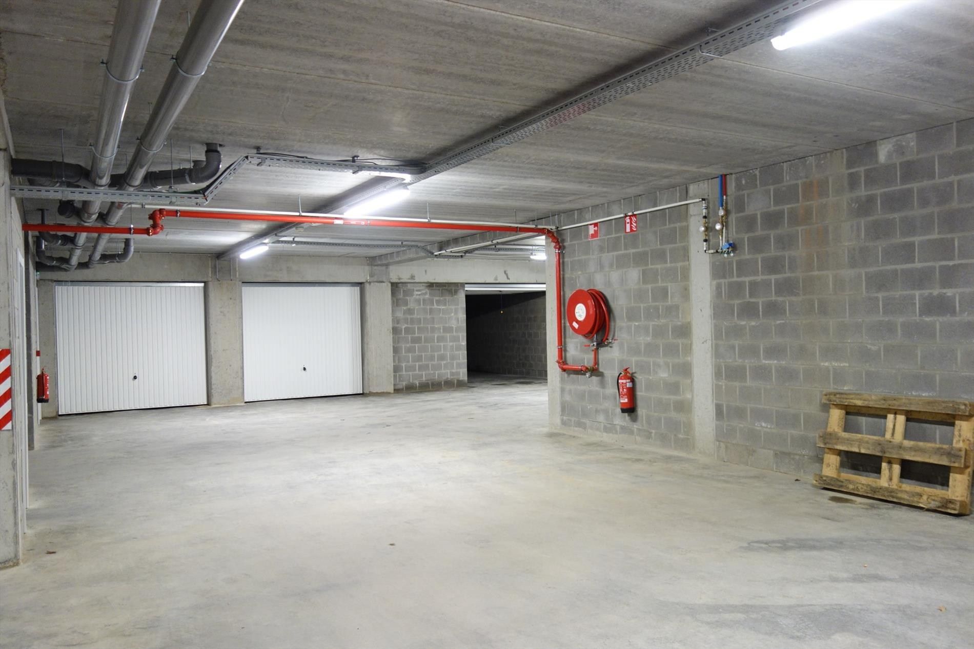 Individuele garagebox te huur in handelscentrum foto 8