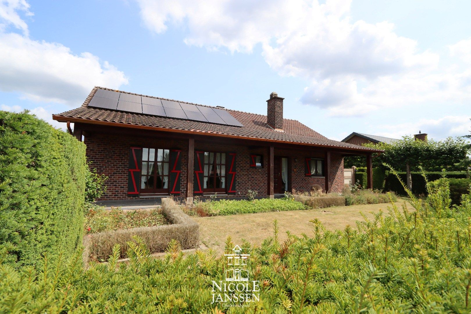 Ruime gezinswoning met grote kelder en diepe tuin in kindvriendelijke buurt foto {{pictureIndex}}
