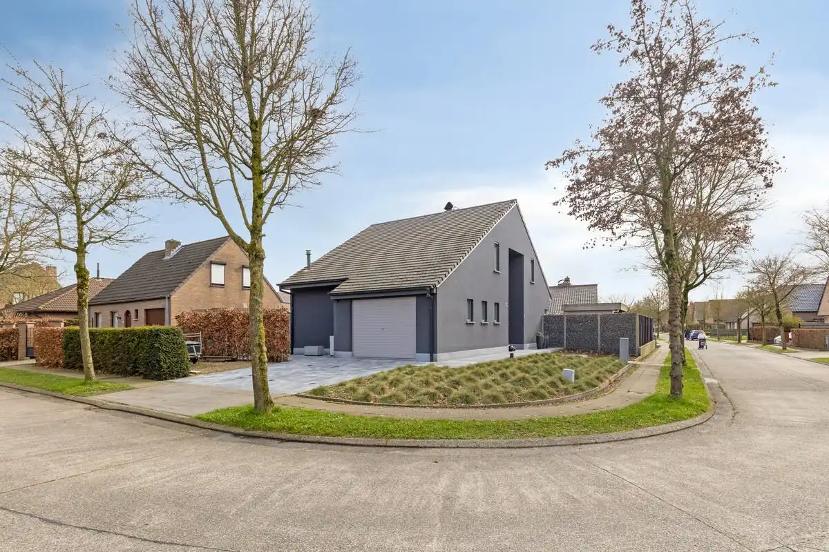 Ruim huis met 3 slpk, zuidgerichte tuin en rustige ligging in Lievegem foto 2