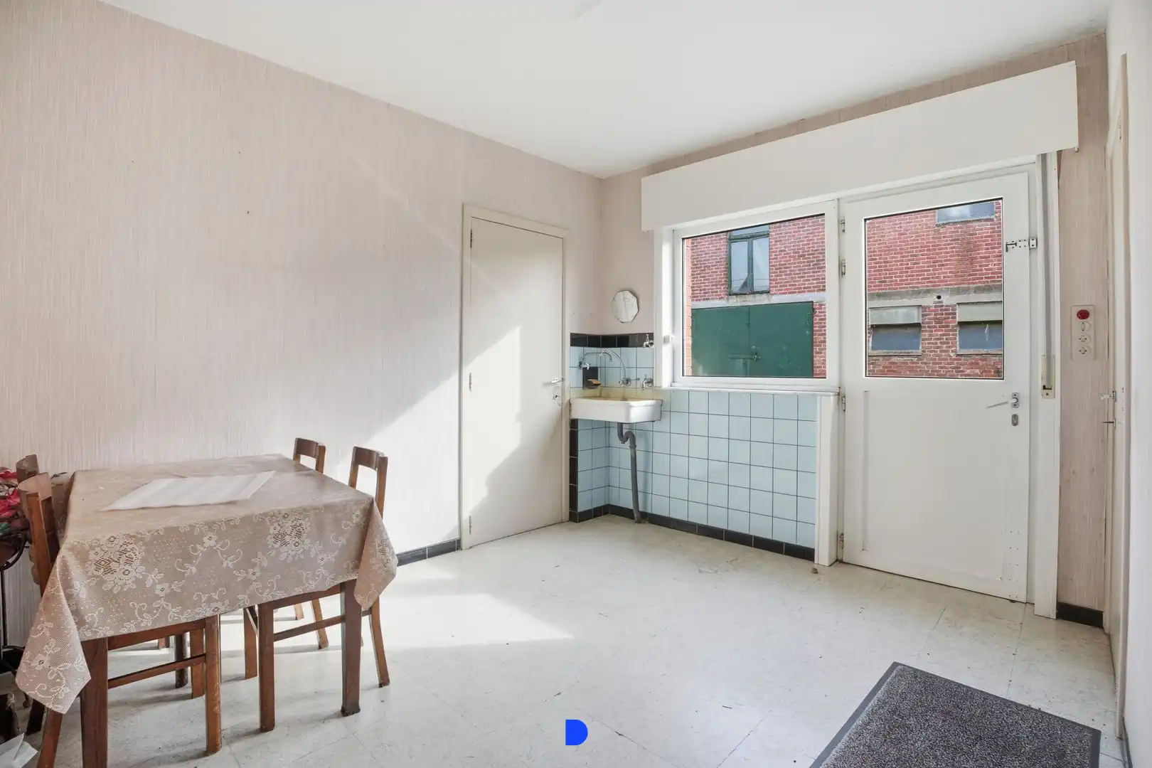 Hoeve met bijgebouwen en stallingen op 4.593m². foto 8