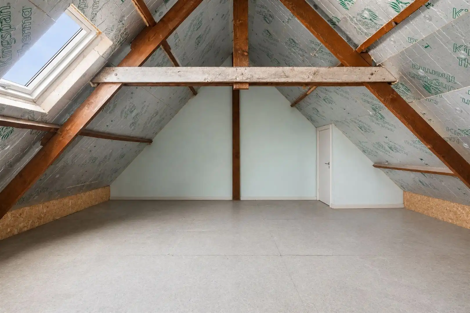 Instapklaar, uitstekend onderhouden, 2 leefruimtes (evt. praktijk/ bureau mogelijk), 3 slk, EPC B, zonnepanelen en garagebox foto 22