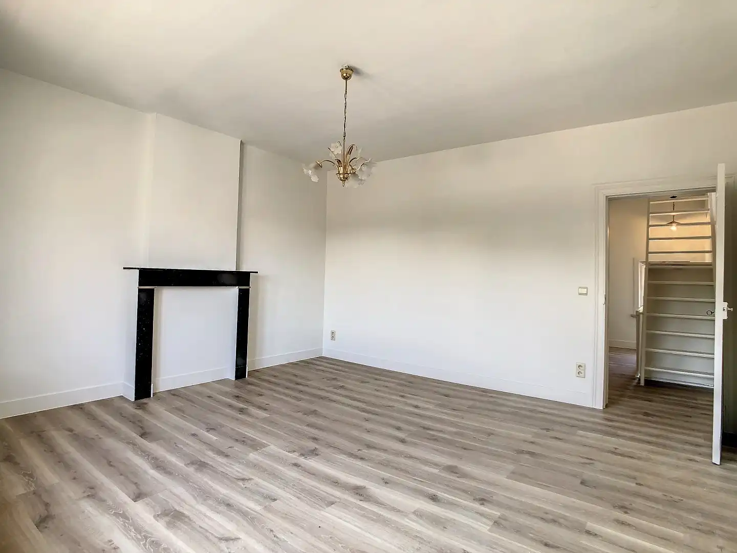 Centraal gelegen woning met twee ruime slaapkamers, zonnige tuin en droge kelder - EPC 252 kWh/m² - bewoonbare oppervlakte van 143 m² foto 14