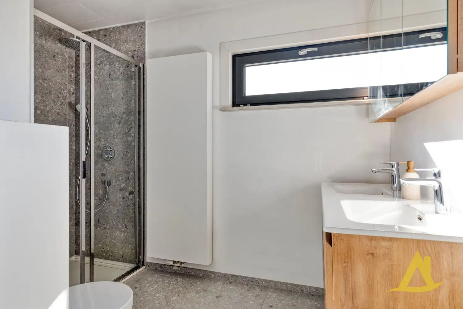 ZEER RUSTIG GELEGEN, INSTAPKLARE HOB, TE LUMMEN! foto 31