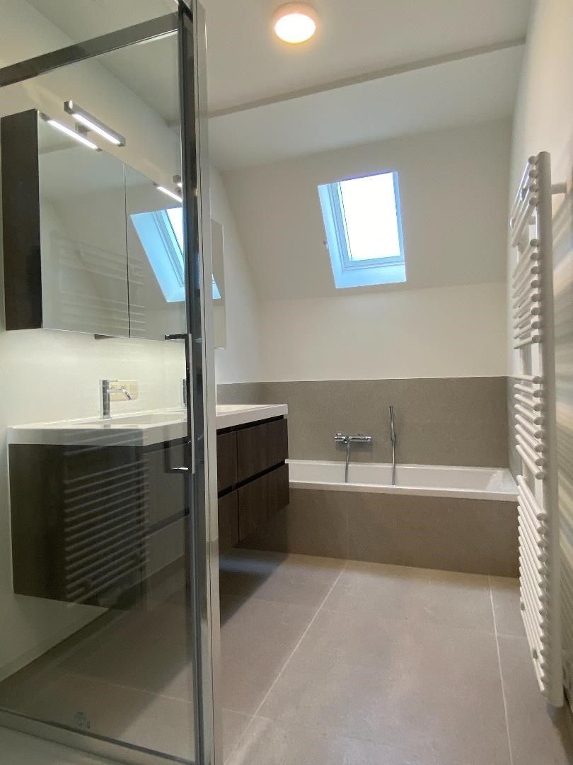 Recent appartement met groot zuid-gericht terras, staanplaats en drie kamers. foto 6