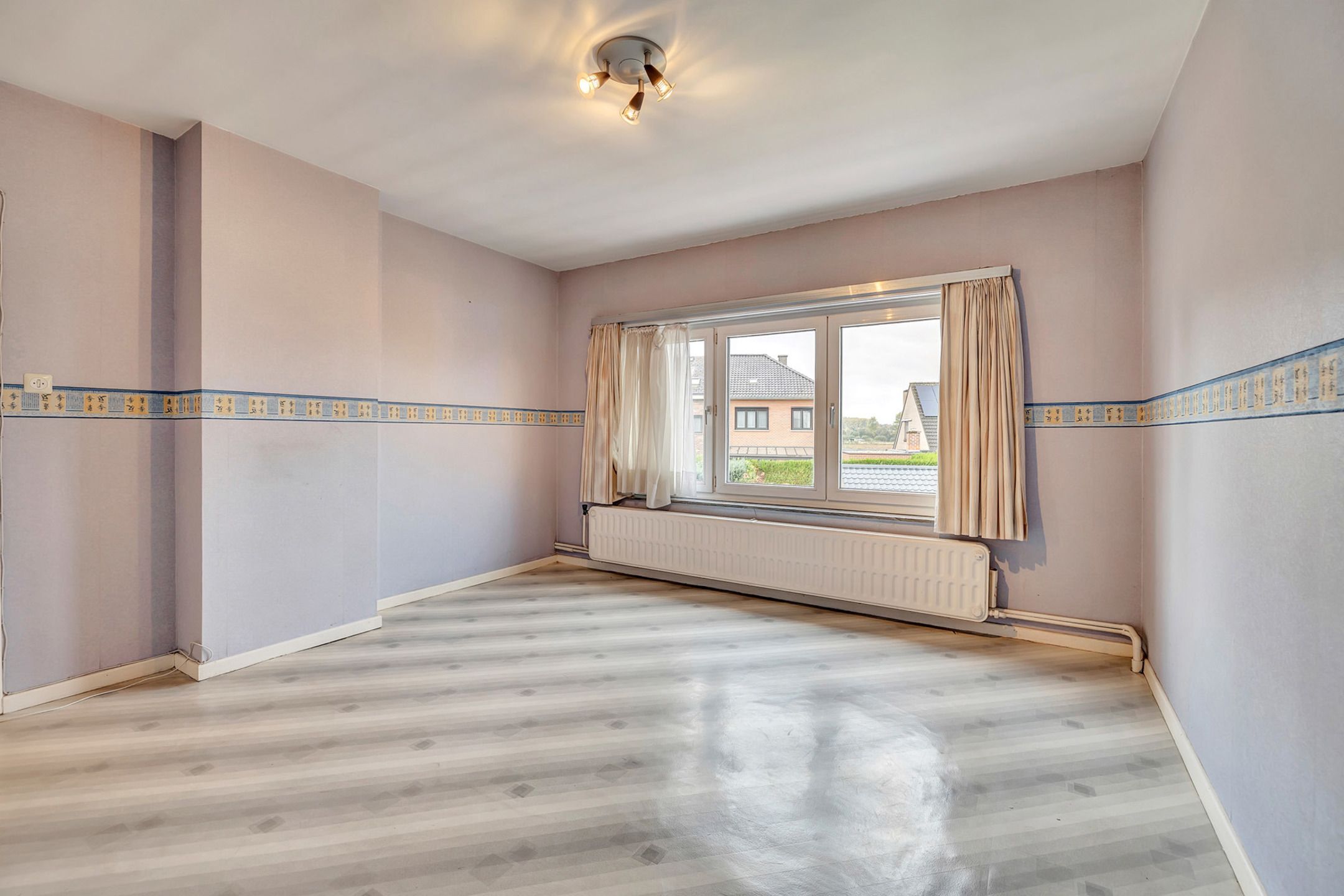 Halfopen bebouwing met garage te koop in Meerbeke! foto 12