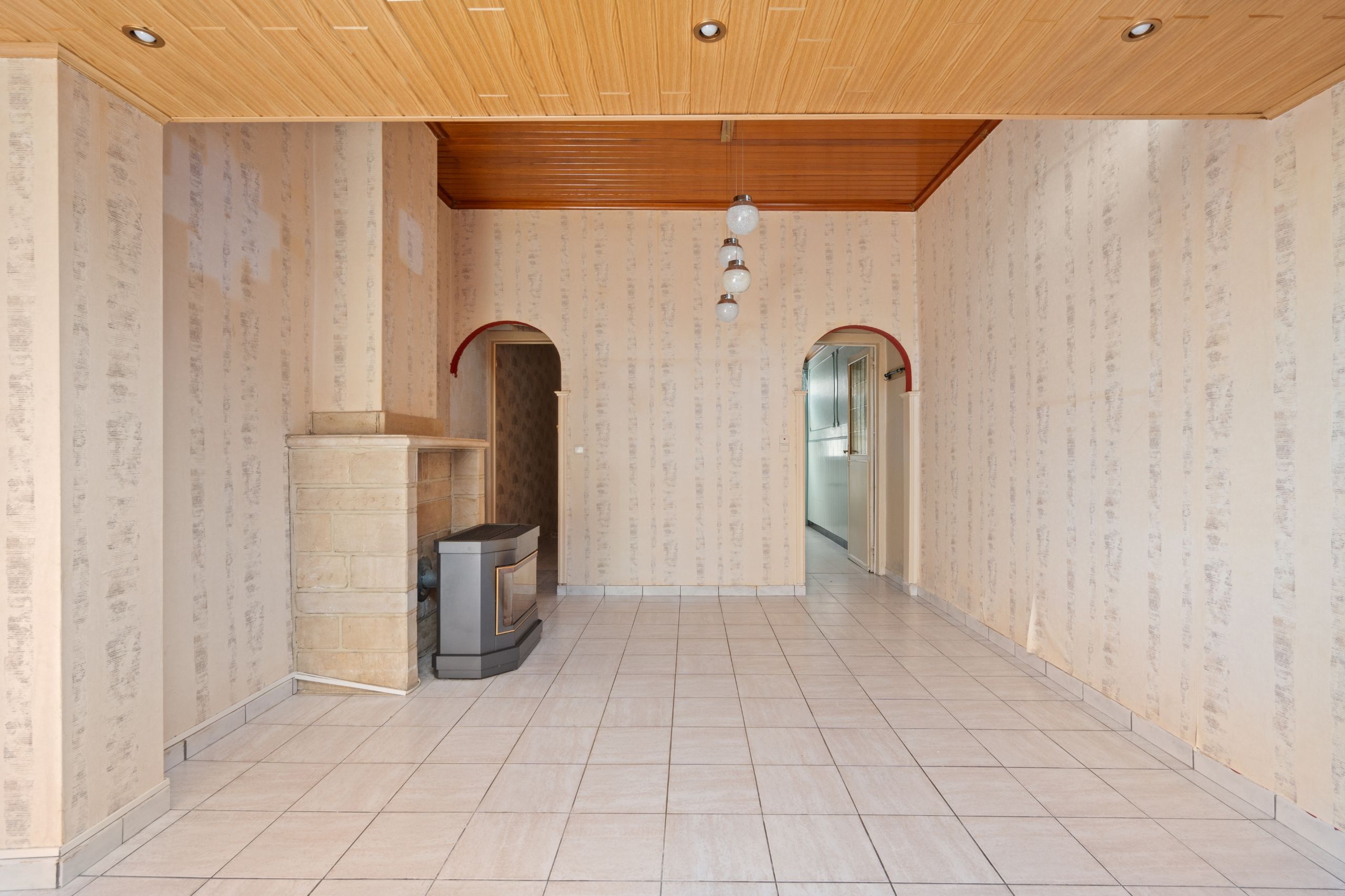 Te renoveren rijwoning in centrum Harelbeke foto 5